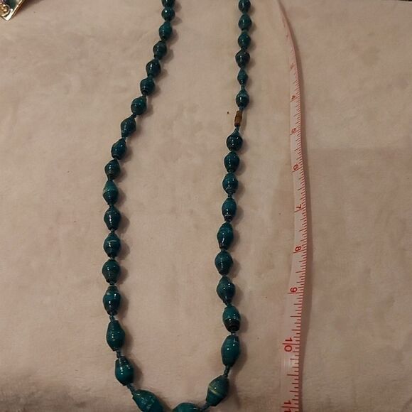 9 Assorted Necklaces - Picture 2 of 11